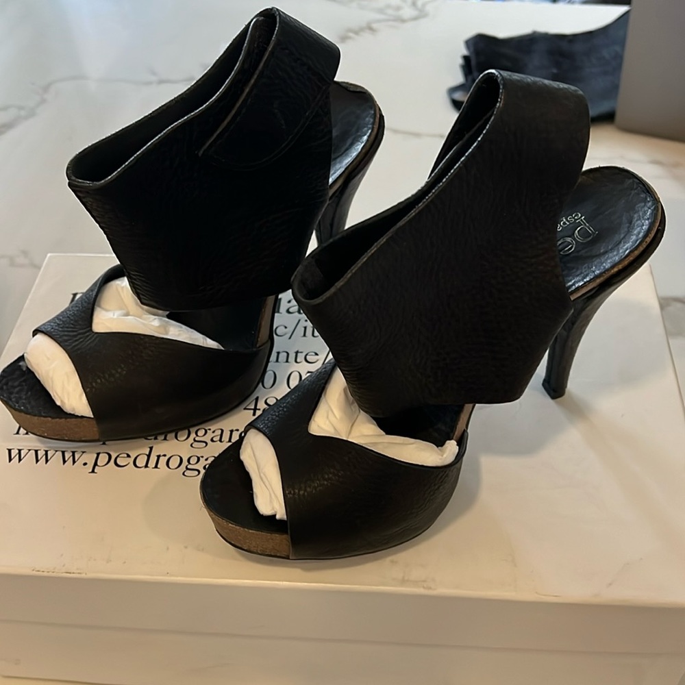 Pedro Garcia Black Pebbled Leather Piper Heels - 9